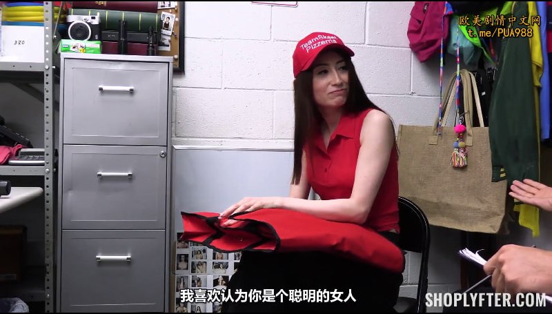 【捷克街头】250又逮到女小偷害怕报警主动脱衣服用肉体偿还