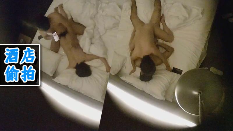 乐橙酒店摄像头偷拍下班和女朋友开房一边干一边拿手机自拍留念