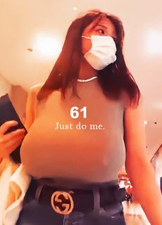这奶子大到都快垂地了