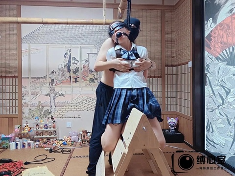 【缚心室】双马尾JK少女的绳缚地狱！一天高强度折磨，木马、驷马、吊缚折磨，炮机+AV棒，多种刺激轮流上阵，一次次GC颤抖一次次力竭