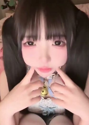 抖音佐佐酱直播吐舌头翻白眼的啊嘿颜