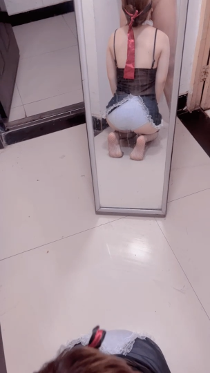 女仆装小妹的娴熟口交 - 密桃酱