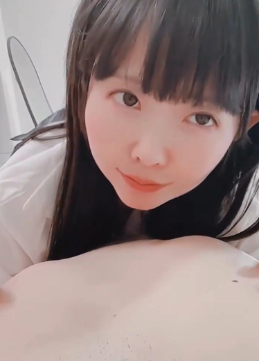 AI去码 萌萝莉以身舔乳头手冲榨我的鸡巴！