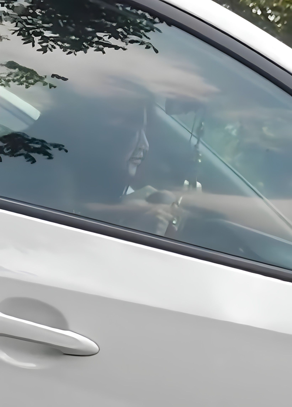 门事件 激情车震不怕路人偷拍