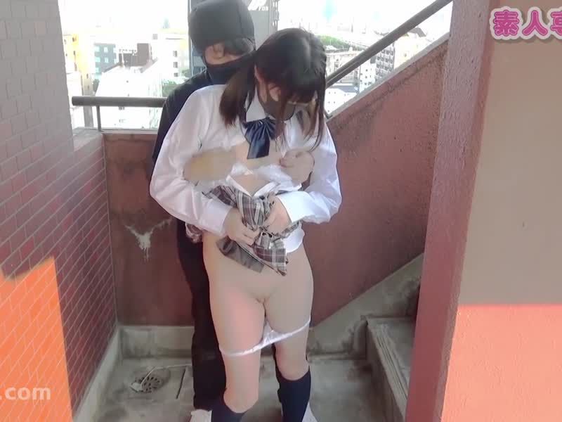 【第二弹】对磨镜地雷系妹在紧急楼梯无套中出 FC2-PPV-4823153