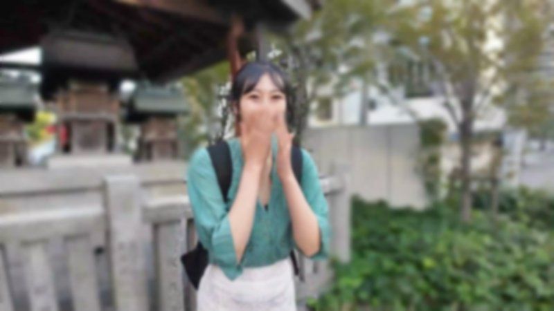 【初次】※171cm高个子巨乳 在交友APP上认识的刚上京的乡下女孩 虽然外表看起来很认真，但却是想要舔巨根鸡巴「中出」的色情女 FC2-PPV-4795464