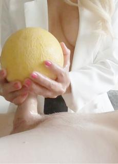 淫骚女医师哈密瓜打飞机