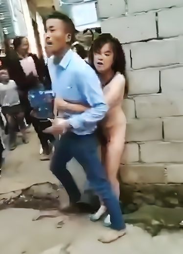 门事件，村里有人抓奸啦！人人喊打