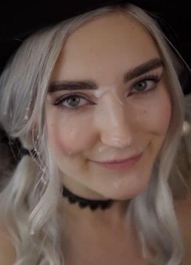 国外第一女优eva elfie 的女巫 cosplay，颜射品精一脸满足