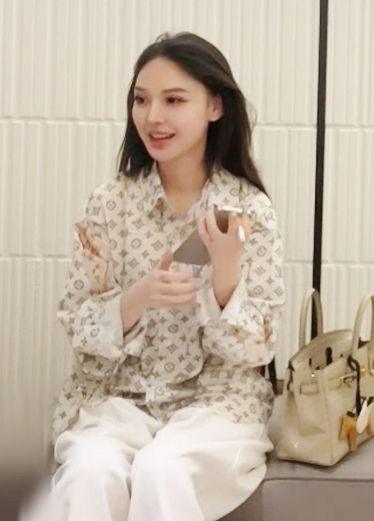 杏吧曹长卿 约了白皙的御姐，直接抱肏不停