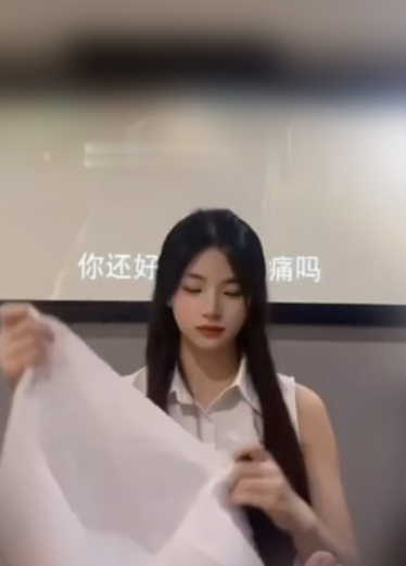 28号明星足疗技师黑料 这么漂亮的技师也能约出来，不懂就问这得多少钱一次？男帅女美，真是完美的组合啊