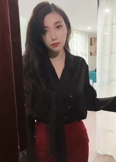 大长腿美女杨晨晨情趣诱惑发骚摸到高潮～！