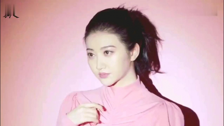 景甜拍摄时尚杂志后酒店与导演秘密性爱