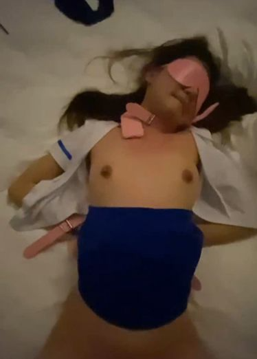 买了空姐服给女友穿，晚上就得好好调教