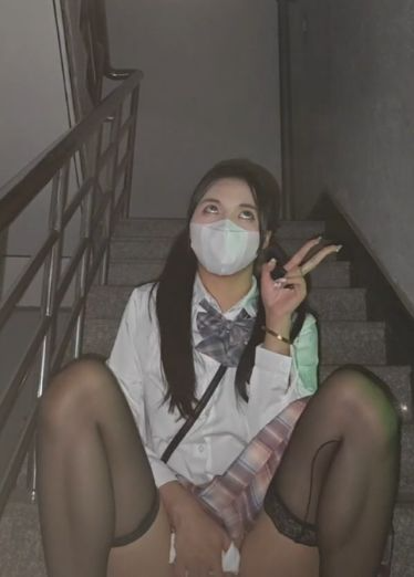 jk双马尾黑丝反差翻白眼