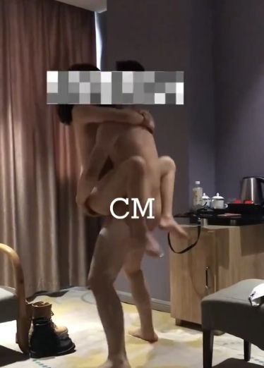 极品骚货人妻抱起来操