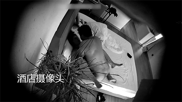 3-肥猫兄弟和圆润E罩杯女友开房干了一个小时