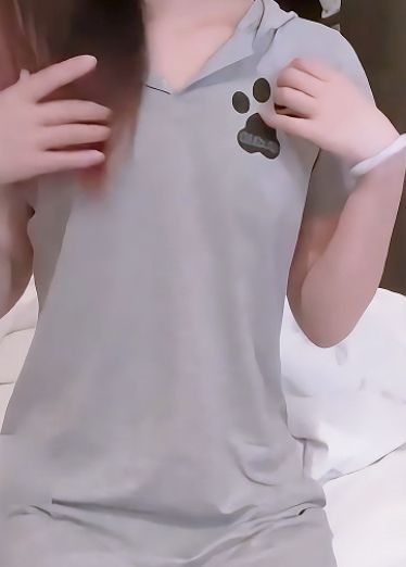【还有人说鸡容易吗？被200斤金主压在身上后入】早就得出门打扮，坐最晚的高铁回来，打滴还一直被咸猪手