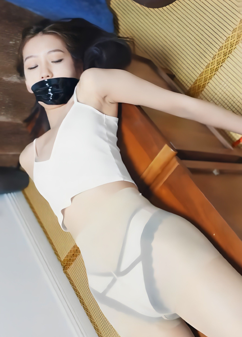 【树屋轻调】灵灵，帆布鞋，肉丝白袜，手脚束缚，棒棒秒潮笔双向刺激，堵嘴挣扎，强高3次