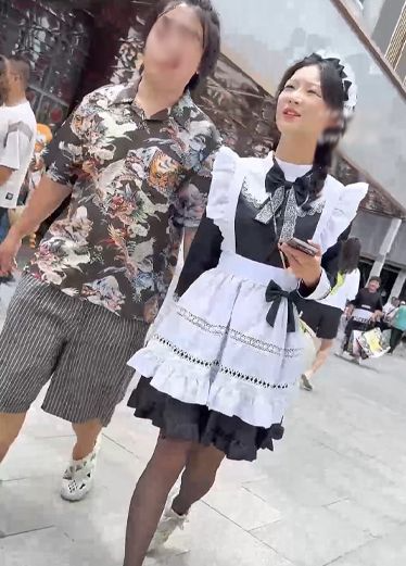 漫展遇上小女仆，连内裤都是成套的！