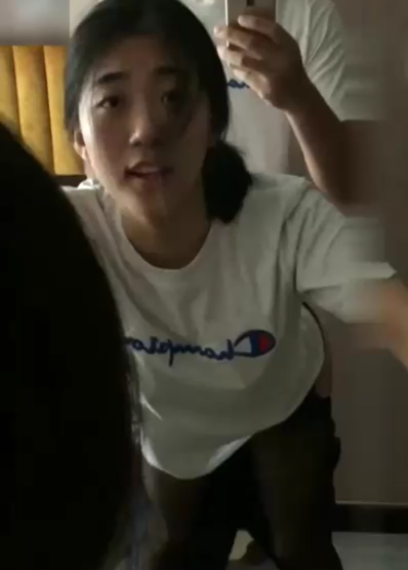 大学清纯妹被后入