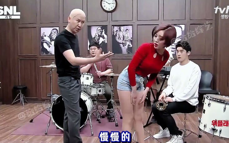 韩国搞笑综艺 痴情御姐，为求男友回心转意，甘愿弯腰