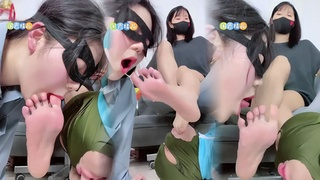 女奴舔脚口水拉丝.