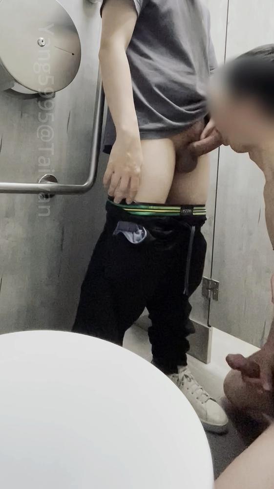 羊yang的打砲日记_在公厕被研究生大屌爆干