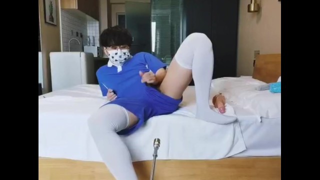穿校服和白色丝袜的美女与机器做爱