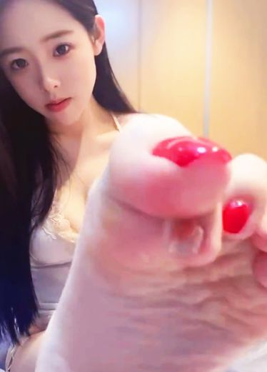 足空骚女合集 骚话配美足射了
