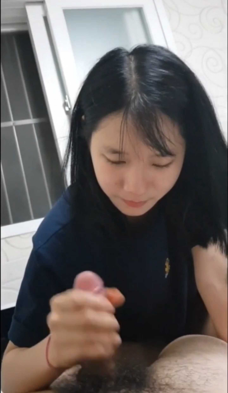 小姑娘很听话，尝试口交 - 苏苏