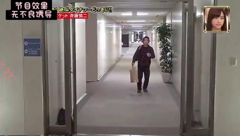 大恐龙竟然对可爱的妹子这样做？