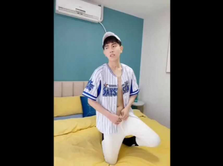 抖音帅哥网店男装带货～私下竟然是个gay隐私视频流出（上）