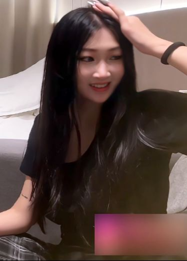 【好主动的妹子！骑乘抱着男主一直舌吻】这情绪价值给的也太到位了，但是看着为什么有一种少妇感呢？