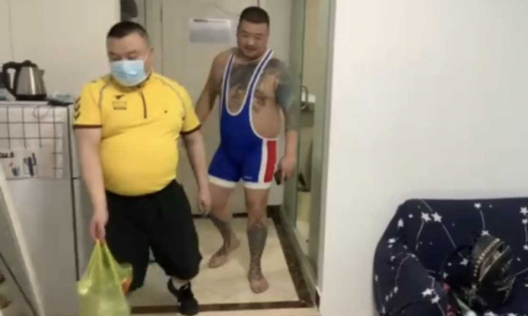 社会熊花500红包勾引外卖熊，口交艹逼。