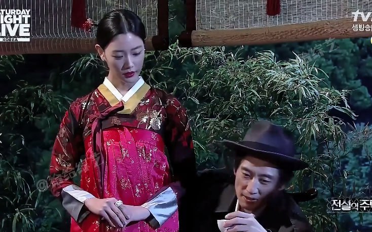 韩国搞笑综艺 看机智小伙如何在两个老大之间游刃有余