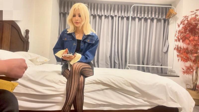 杏吧小浪7 - 约了个金发碧眼的俄罗斯小姐姐，搞之前还很害羞在床上没想到那么骚，下面水很多也很紧，每插一次都用尽全力干她