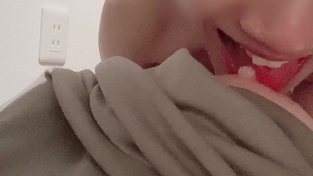【女用】帅哥男友对可爱女友情有独钟，调皮地舔她奶子10分钟-aoidick1124