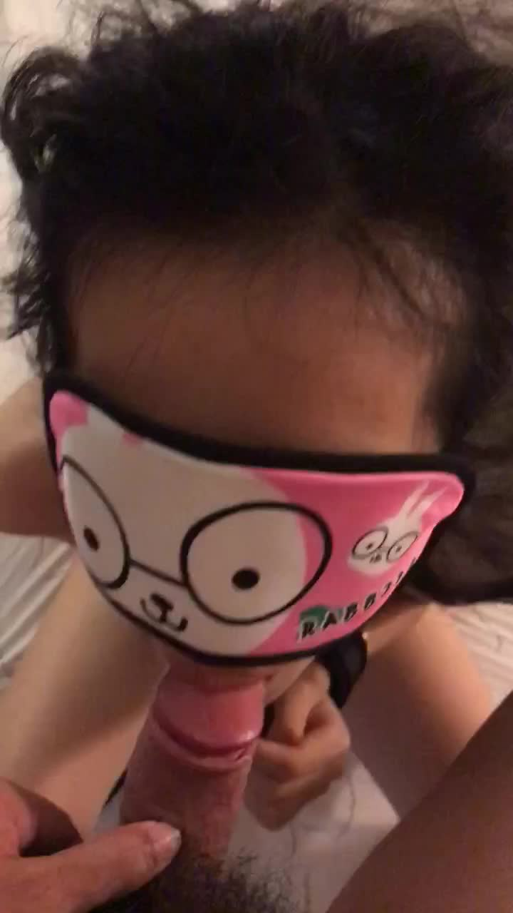 巨乳少妇女儿第一次给我口