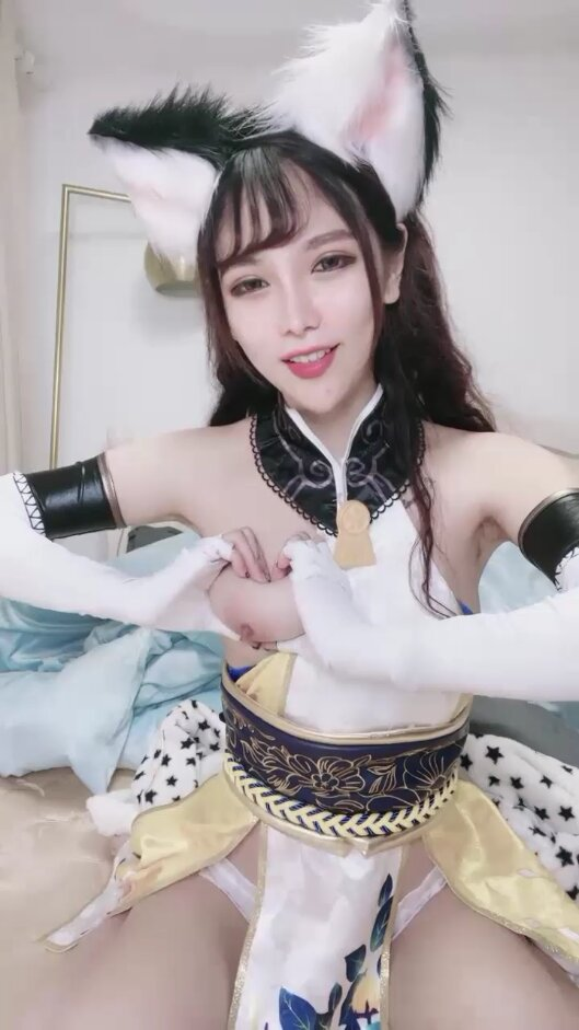 [网红]蛇精脸性感美女奶片无敌颜值加巨乳西域女郎COS直播脱光后淫荡自慰造型太美了