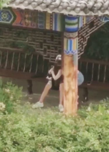门事件陕西理工大学南区亭子，小情侣户外激情40秒视频，还是年轻好啊！野外操逼