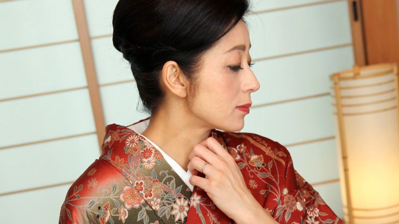 睽违许久穿上和服、回忆起昭和时代的成人式… 千堂玛莉亚 pacopacomama_011320_242