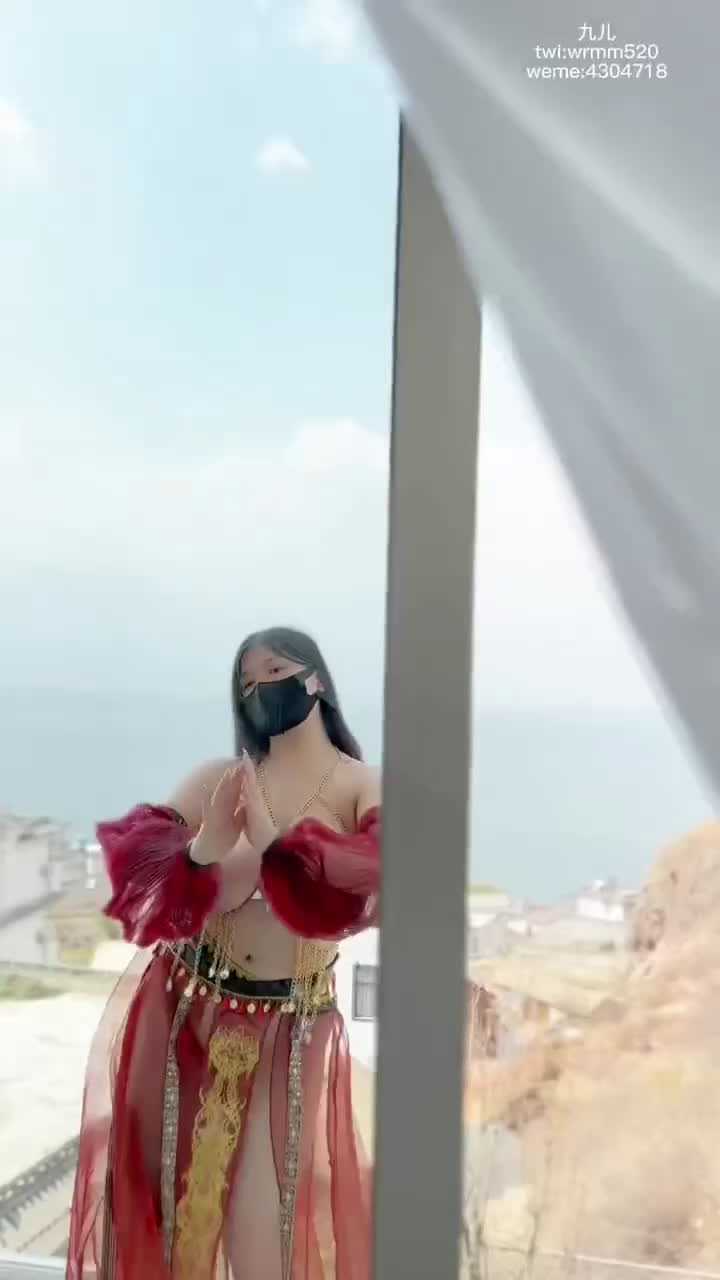 巨乳福利姬九儿西域风情裸舞