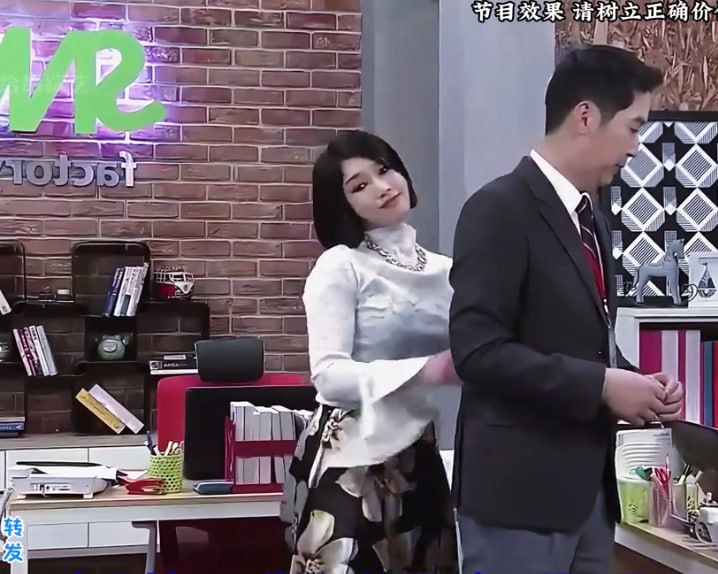 我的董事长女友，偏偏喜欢搞办公室偷袭
