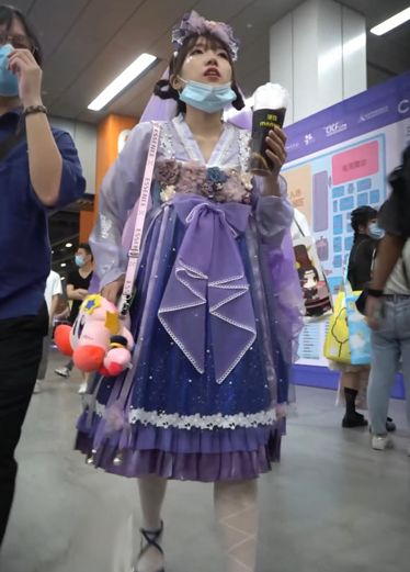 可爱萝莉塔逛漫展～这么可爱能有什么抵抗力呢