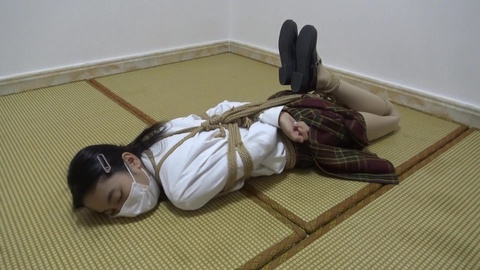 【新月原创】 厚肉丝驷马挣扎 镣铐帆布鞋各种挣扎