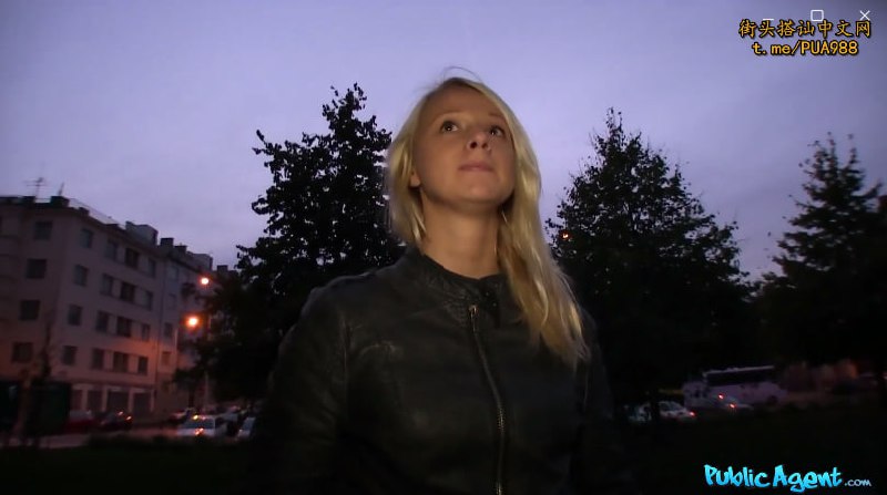 【捷克街头】073夜晚跟踪金发女子上前收买原地开干