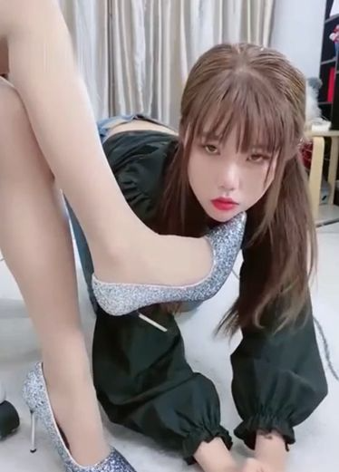 女主人与她的小母狗，舔脚舔鞋像个淫荡的发情狗