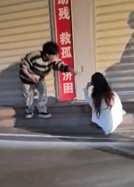 林黛玉最近的一个瓜是纯爱战士老白`丫倒?=(下，老白丫发现林黛玉,;出)轨了！