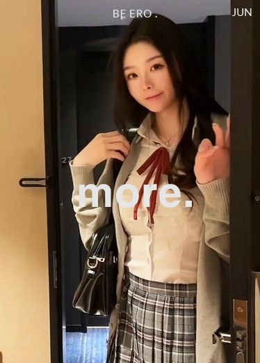 【小编推荐】 小逗逗❤️JK学妹上门被猥琐男调教带上狗链 脱下内内 水晶假鸡吧插入 呻吟